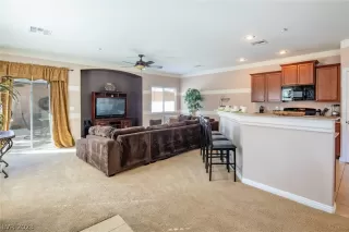 Photo #4: 2462955 Listing 