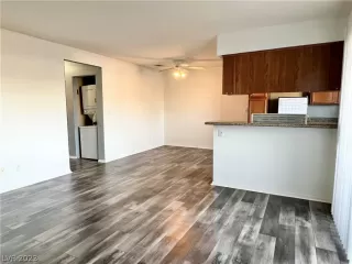 Photo #2: 2463002 Listing