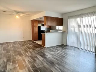 Photo #3: 2463002 Listing