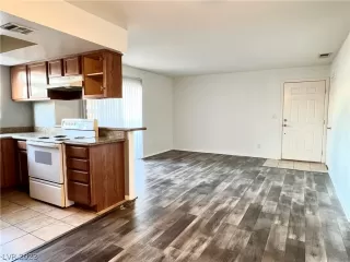 Photo #4: 2463002 Listing