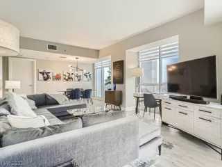 Photo #2: 2463058 Listing