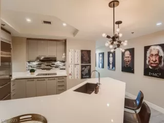 Photo #3: 2463058 Listing