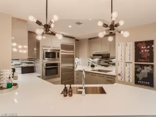 Photo #4: 2463058 Listing