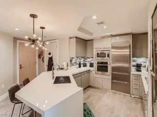 Photo #5: 2463058 Listing