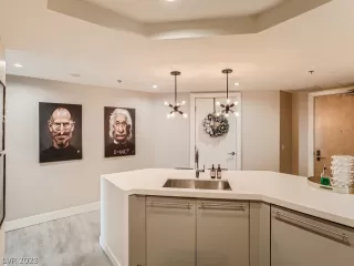 Photo #6: 2463058 Listing