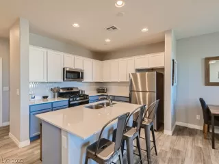 Photo #3: 2463150 Listing