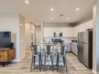 Photo #4: 2463150 Listing