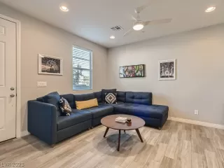 Photo #5: 2463150 Listing