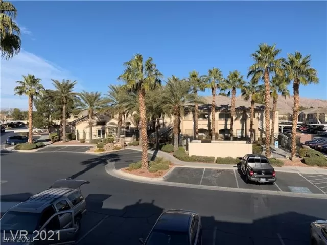 MLS: 2463162 Condo For Sale