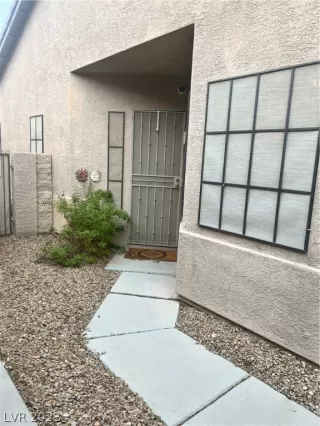 Photo #3: 2463225 Listing