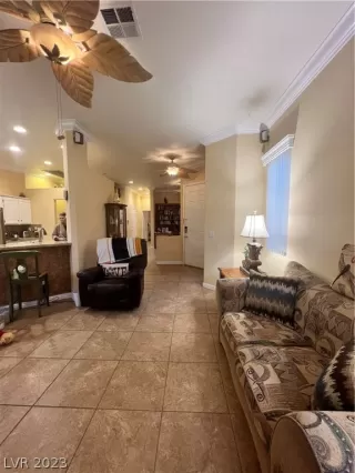 Photo #4: 2463225 Listing