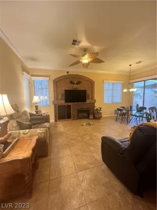 Photo #6: 2463225 Listing