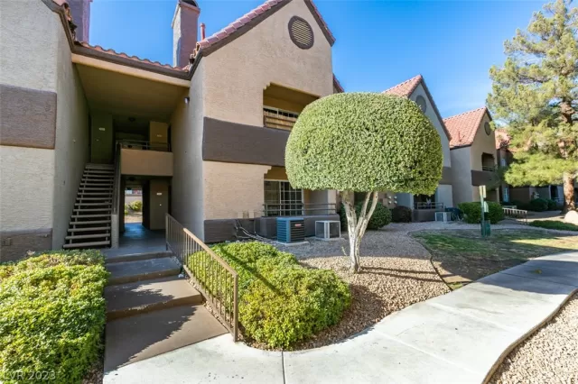 MLS: 2463238 Condo For Sale