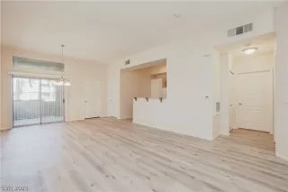 Photo #2: 2463289 Listing 