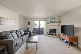 Photo #3: 2463328 Listing 