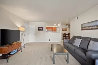 Photo #5: 2463328 Listing 