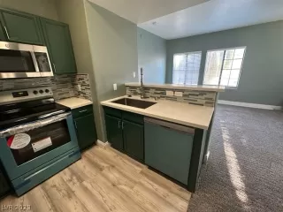 Photo #5: 2463347 Listing 