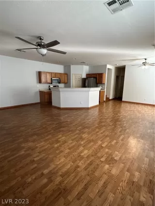 Photo #2: 2463364 Listing 