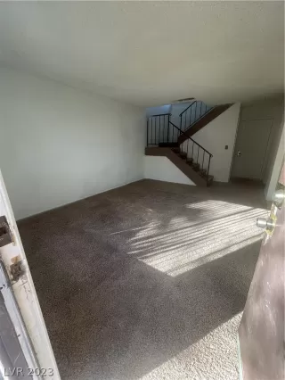 Photo #2: 2463377 Listing 