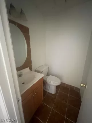 Photo #5: 2463377 Listing 