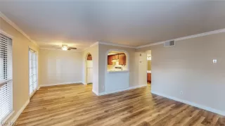 Photo #4: 2463382 Listing