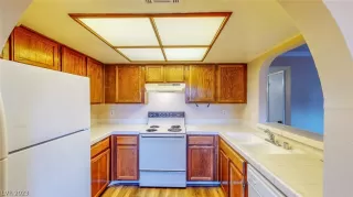 Photo #5: 2463382 Listing