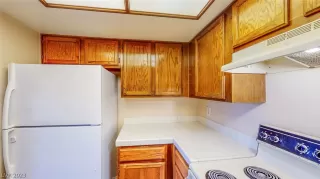 Photo #6: 2463382 Listing