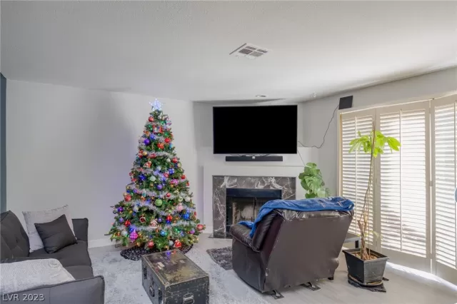 MLS: 2463384 Condo For Sale