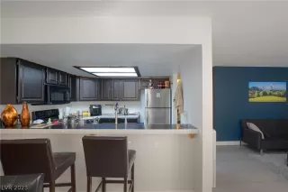 Photo #5: 2463384 Listing