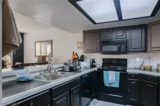 Photo #6: 2463384 Listing