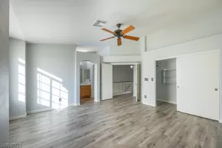 Photo #2: 2463390 Listing