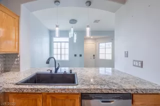 Photo #4: 2463390 Listing