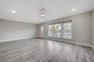 Photo #3: 2463395 Listing