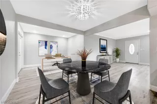 Photo #6: 2463395 Listing