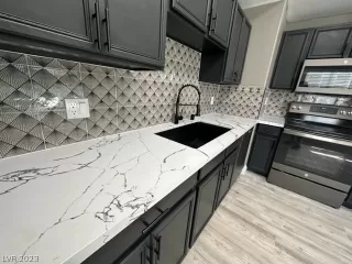 Photo #3: 2463400 Listing