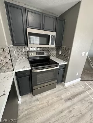 Photo #6: 2463400 Listing