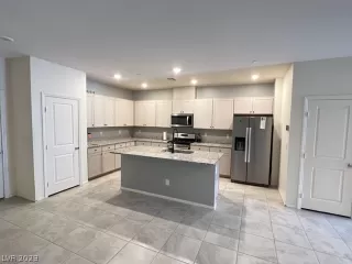 Photo #2: 2463426 Listing 