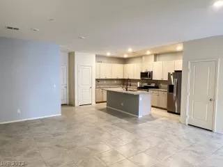 Photo #3: 2463426 Listing 