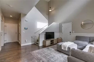 Photo #1: 2463463 Listing