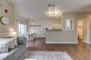 Photo #3: 2463463 Listing