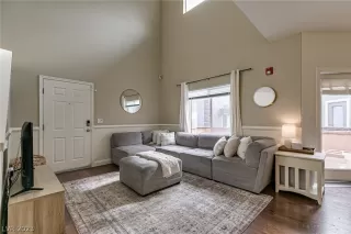 Photo #4: 2463463 Listing