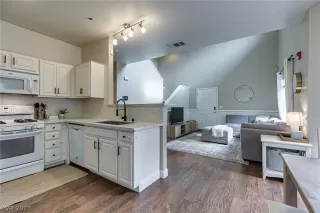 Photo #6: 2463463 Listing