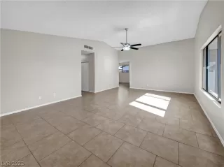 Photo #2: 2463517 Listing 