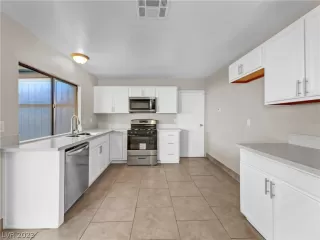 Photo #4: 2463517 Listing 