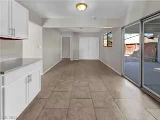 Photo #6: 2463517 Listing 