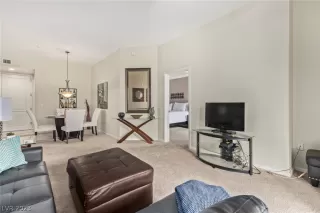 Photo #4: 2463533 Listing 