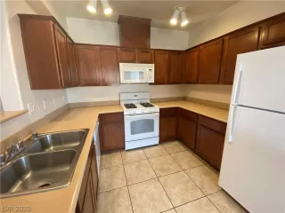 Photo #3: 2463549 Listing 