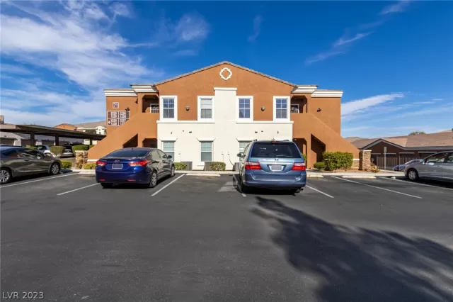 MLS: 2463569 Condo For Sale