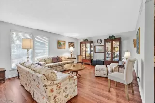 Photo #2: 2463609 Listing