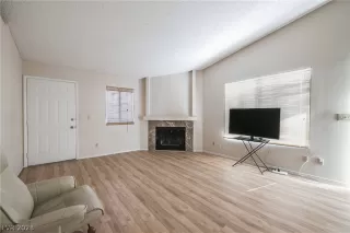 Photo #4: 2463611 Listing